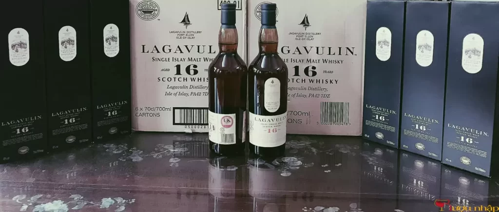 Rượu Lagavulin 16 Năm Uk Chai thực tế