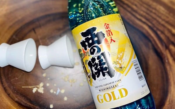 Rượu Sake Nishino Seki Gold Leaf vảy vàng (15%) 720ml Rượu Sake Nishino Seki Gold Leaf vảy vàng