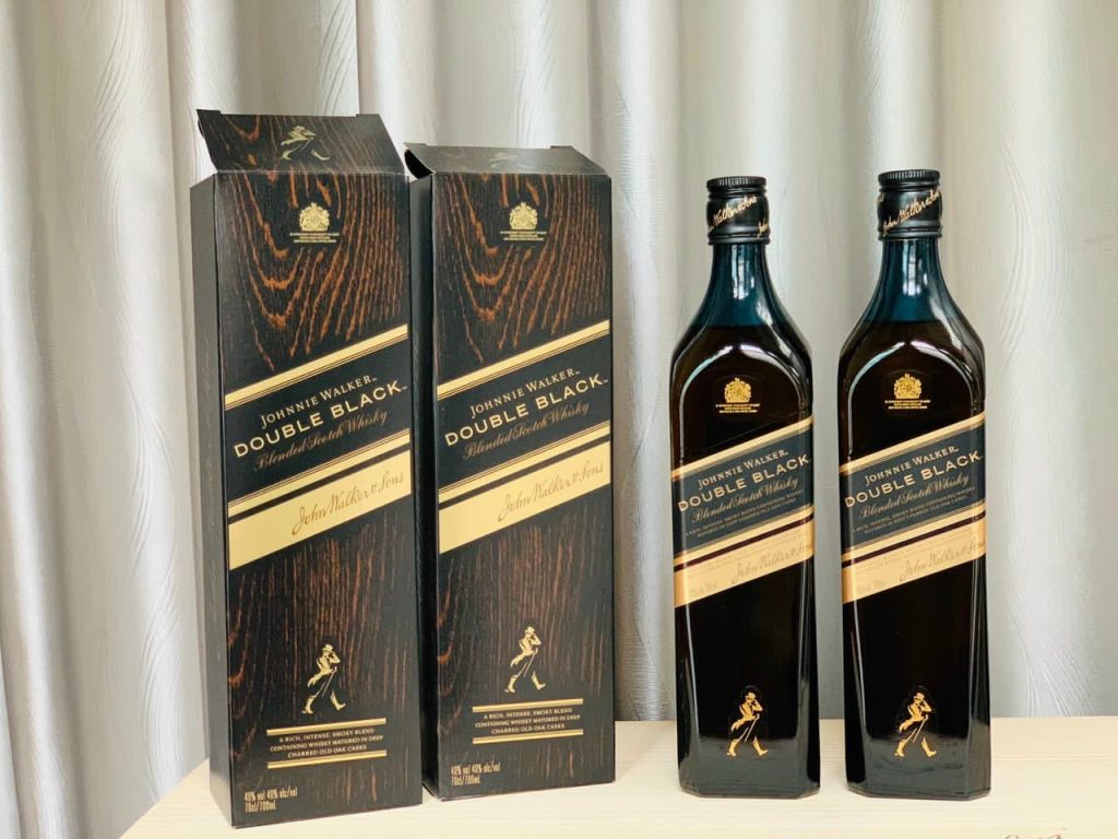 Rượu Johnnie Walker double black (Nhãn đen đặc biệt)