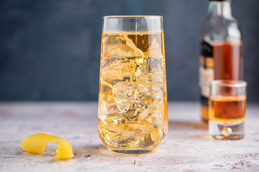 Hướng dẫn cách pha chế Highball Cocktail thơm ngon, siêu đơn giản