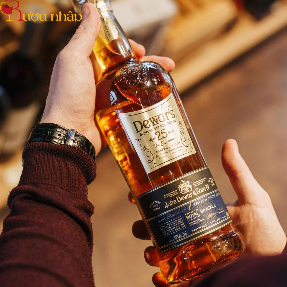 Dewars 25 Year Old Blended Scotch Whisky