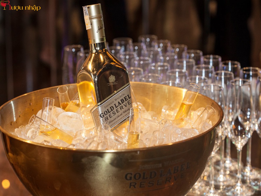 Johnnie Walker Gold Reserve Limited Edition phiên bản đặc biệt nhũ vàng