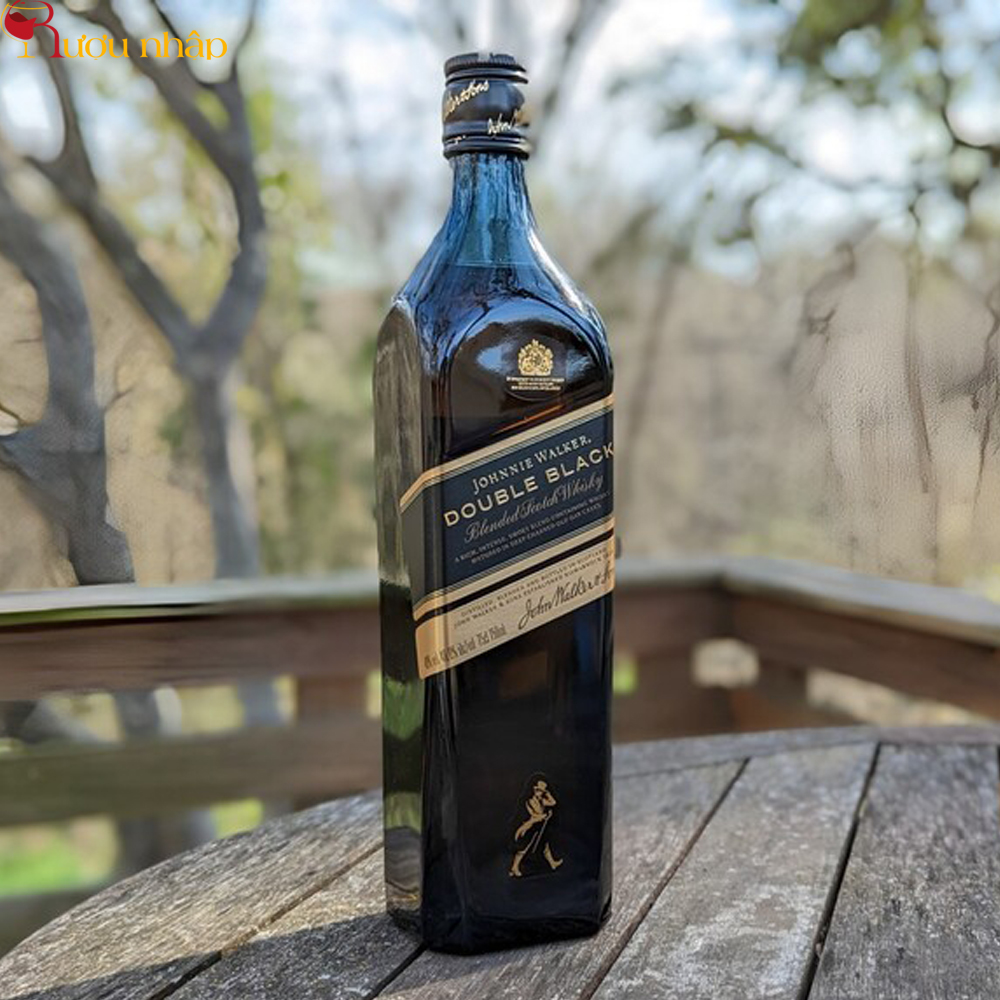 Rượu Johnnie Walker sở hữu thiết kế và kiểu dáng độc đáo, mới lạ