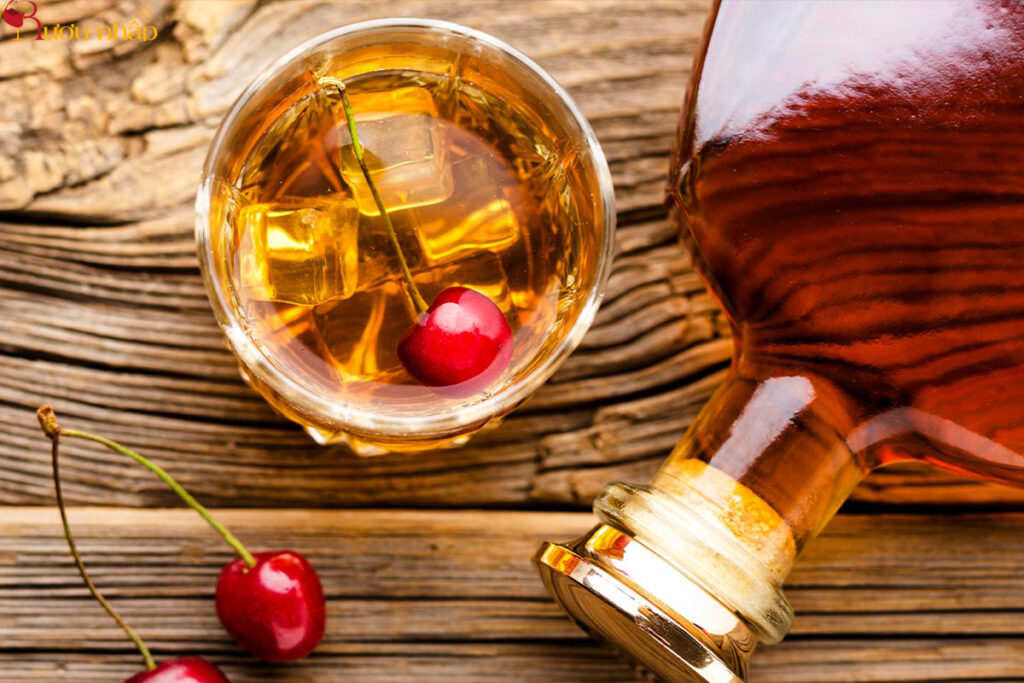 Dòng bourbon cân bằng như Jim Beam, Wild Turkey rất phù hợp để uống hàng ngày: Dễ uống, dễ pha, dễ mua.