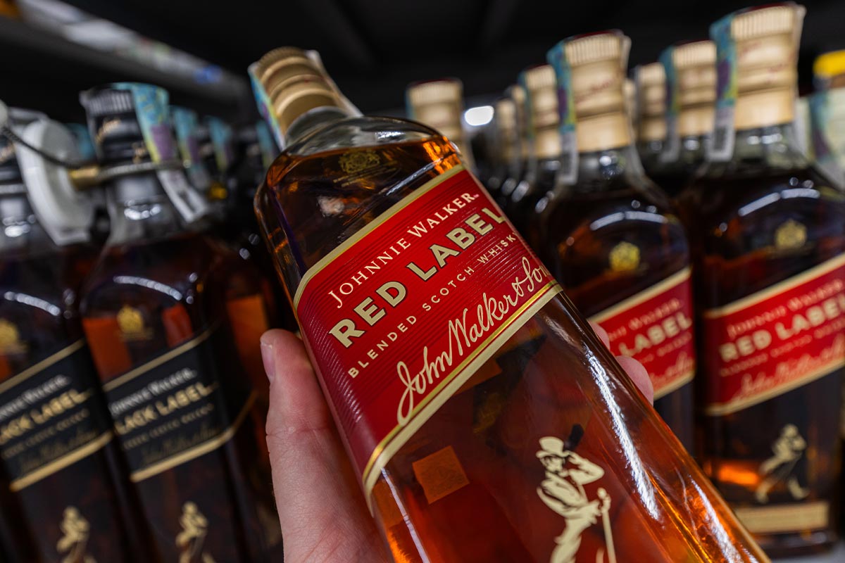Một vài lưu ý khi mua rượu Johnnie Walker năm 2025