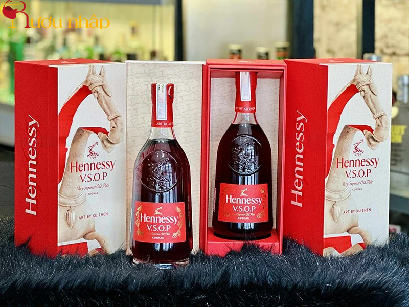 Hennessy VSOP Year of The Horse 2026 Hennessy VSOP Hộp Quà 2026 Bính Ngọ Giá Tốt