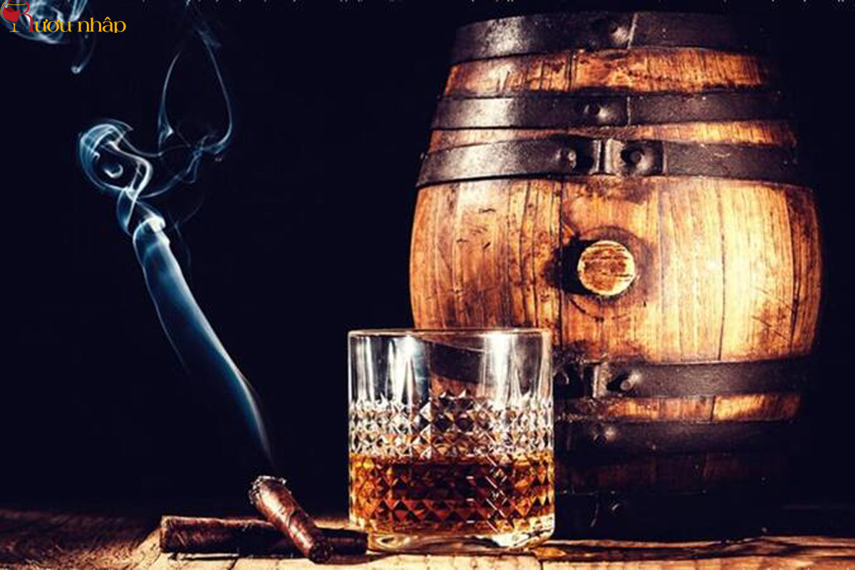 Quá trình chưng cất rượu diễn ra vô cùng phức tạp