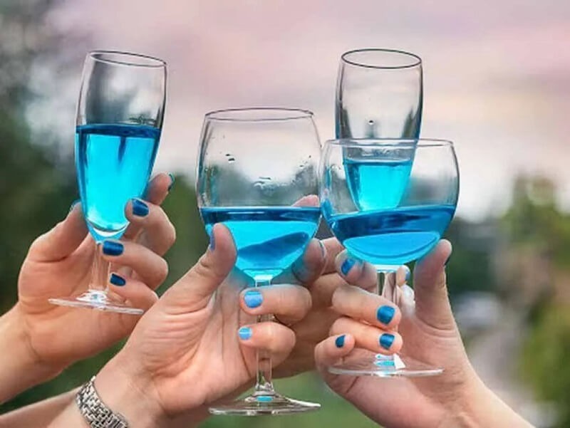Rượu màu xanh có thể gây hại cho sức khỏe nếu không được xử lý
