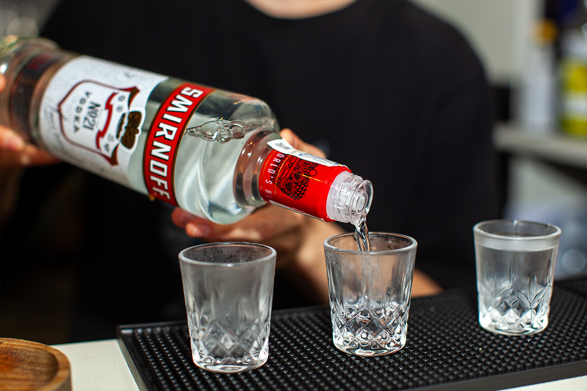 Cách phân biệt vodka thật giả