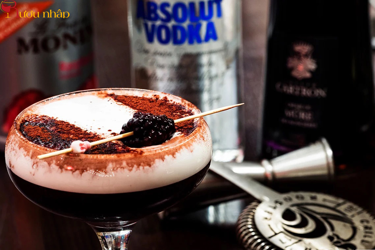 Vodka Thụy Điển phù hợp từ uống lạnh đơn giản đến cocktail hiện đại và dễ ứng dụng.