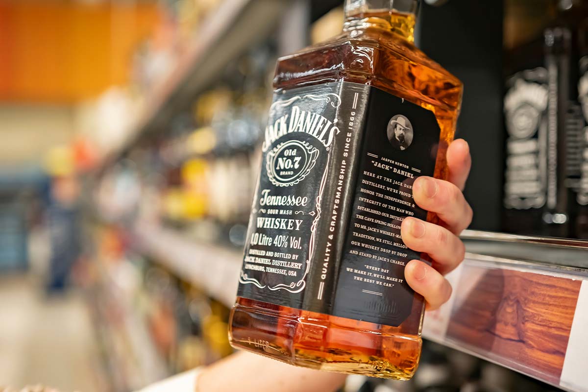 Mỗi dòng Jack Daniel’s phù hợp với một mục đích riêng, từ uống hàng ngày đến biếu tặng sang trọng hay sưu tầm lâu dài.