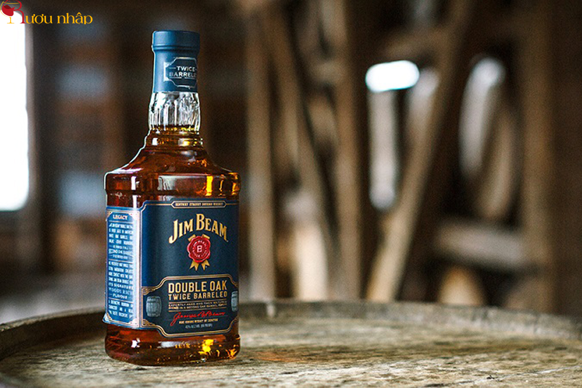 Rượu Jim Beam Double Oak cần phải trải qua hai lần ủ trong thùng gỗ sồi mới đạt được hương vị ngon nhất