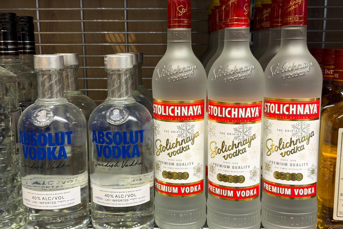 Vodka Moskoskaya và Stolichnaya Nga