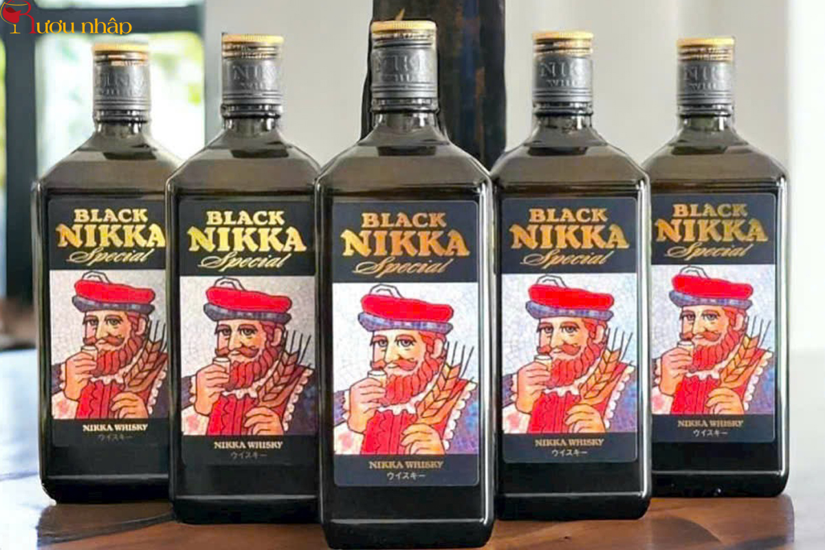 Rượu Black Nikka Special 720ml kết hợp hoàn hảo giữa các loại Whisky mạch nha và ngũ cốc.