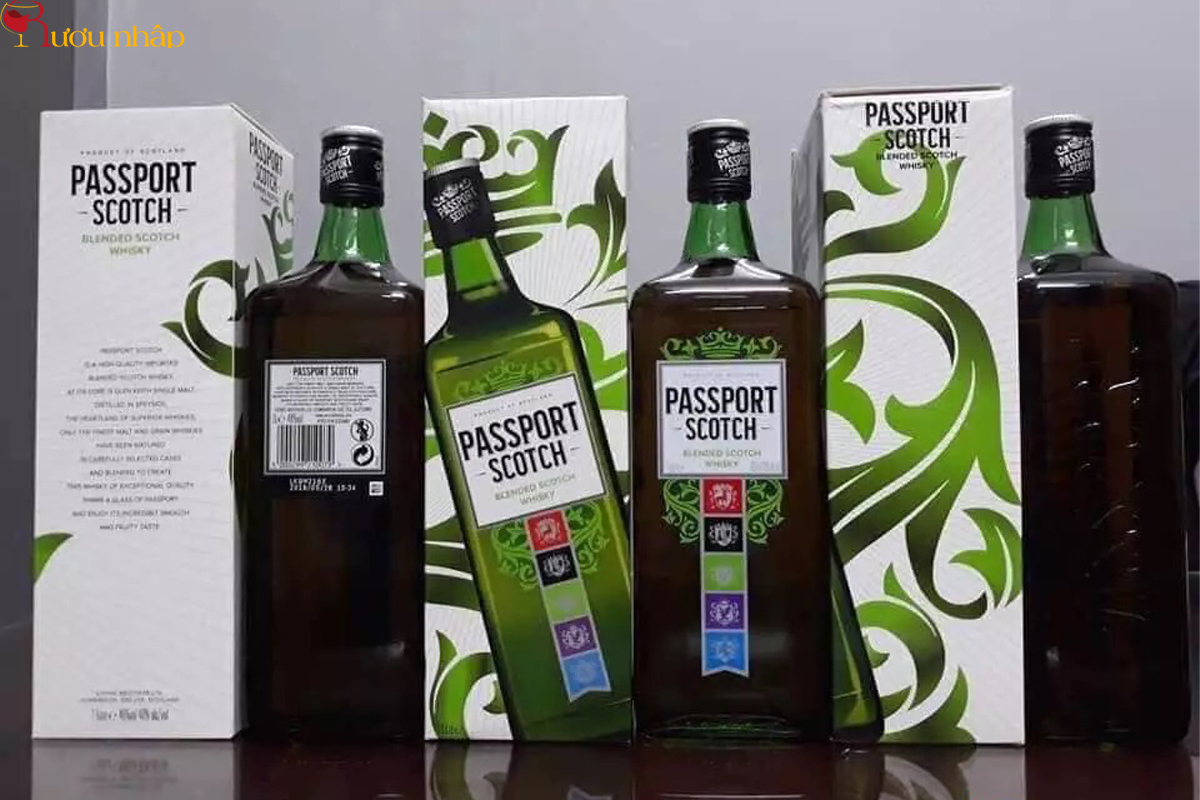 Rượu Passport Scotch 1 lít mang hương vị của các loại trái cây tươi mát.